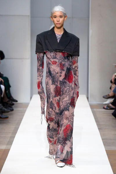 Look 12